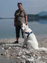 Nola mit Ingrid am Kochelsee